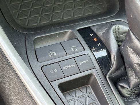 Used 2020 Toyota RAV4 XLE Premium image 21