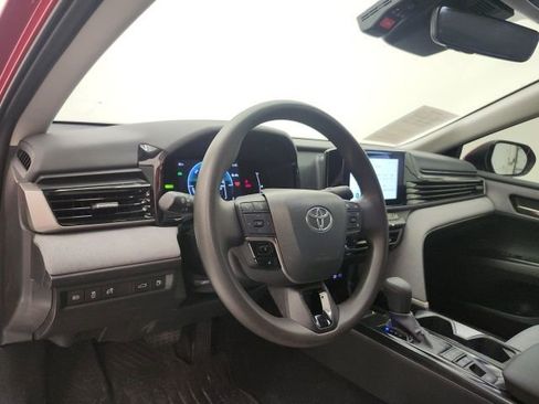 Used 2025 Toyota Camry LE image 12