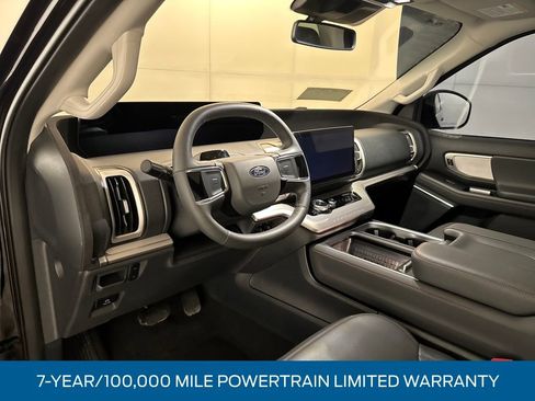 Used 2025 Ford Expedition Active image 4