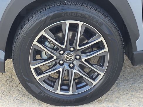 Used 2026 Toyota Corolla Cross XLE FWD image 12
