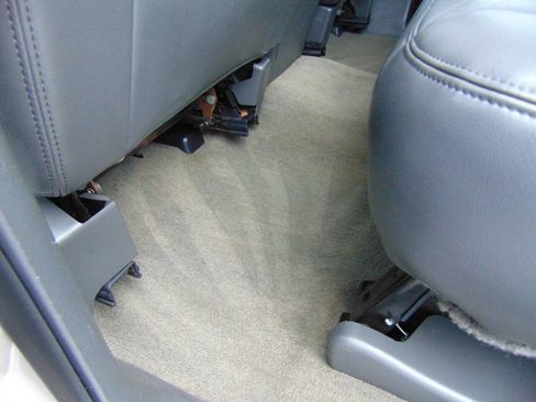 Used 2004 Chevrolet Silverado 2500 LT w/ Heavy-Duty Power Package image 10