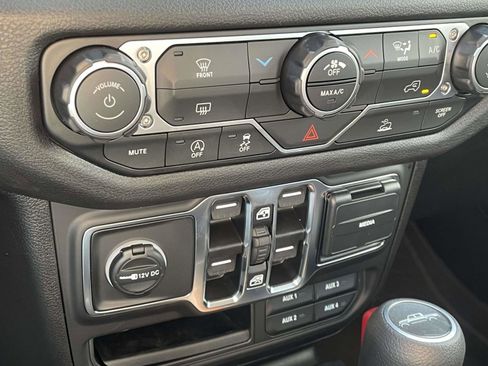 New 2025 Jeep Gladiator Sport image 5