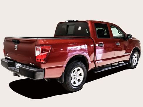 Used 2017 Nissan Titan S image 6