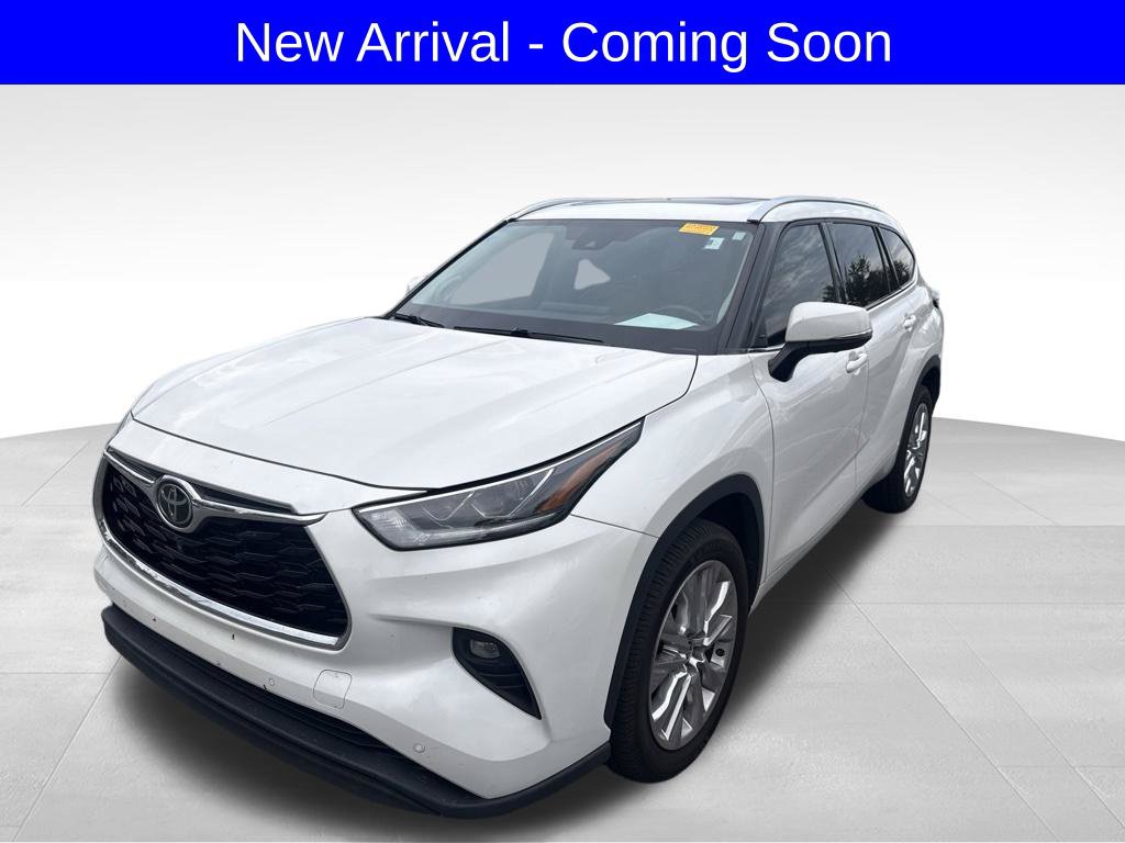 Used 2021 Toyota Highlander Limited FWD image 2