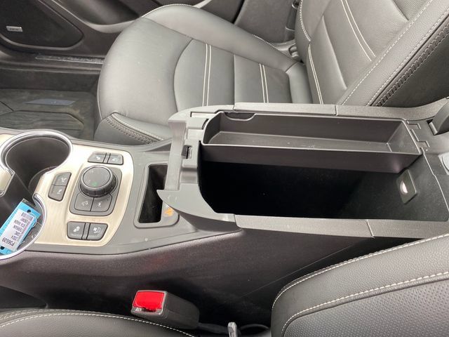 Certified 2024 GMC Terrain Denali w/ Black Diamond Edition AWD/4WD image 16