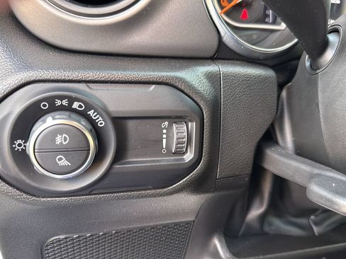 Used 2023 Jeep Gladiator Sport AWD/4WD image 15