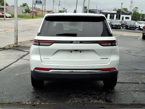 Used 2024 Jeep Grand Cherokee Laredo AWD/4WD image 5