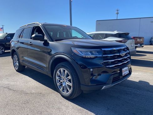 New 2026 Ford Explorer Active w/ Active Comfort Package image 2