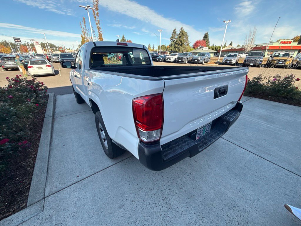 Used 2017 Toyota Tacoma SR RWD image 7