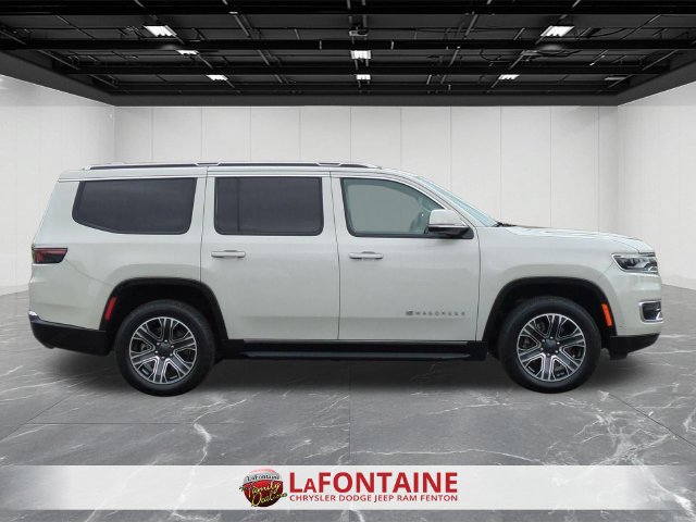Used 2022 Jeep Wagoneer Series III AWD/4WD image 6