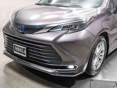 Used 2024 Toyota Sienna XLE w/ XLE Plus Package image 11