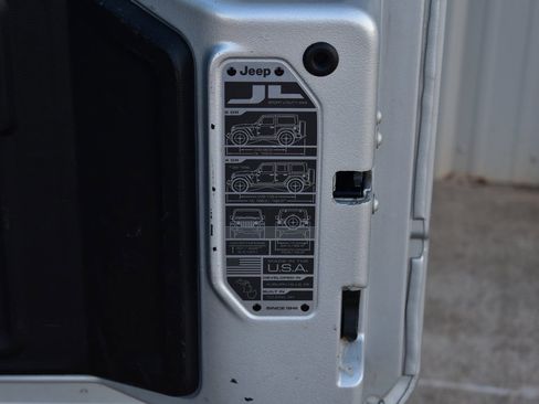 Used 2022 Jeep Wrangler Unlimited Sahara image 31