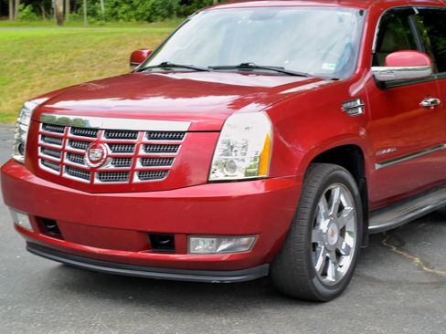 Used 2010 Cadillac Escalade Luxury AWD/4WD image 32