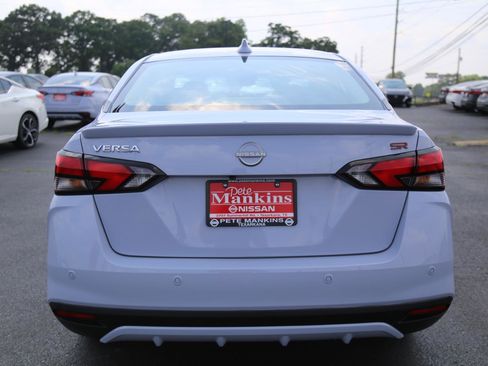 New 2025 Nissan Versa SR w/ Trunk Package image 4