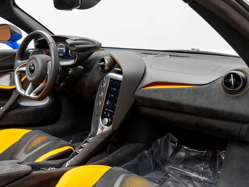 Used 2024 McLaren 750S Spider image 40