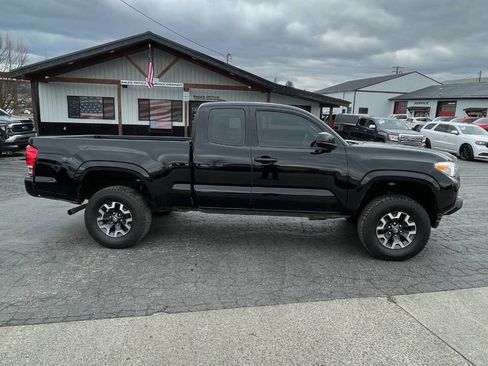 Used 2016 Toyota Tacoma SR image 7
