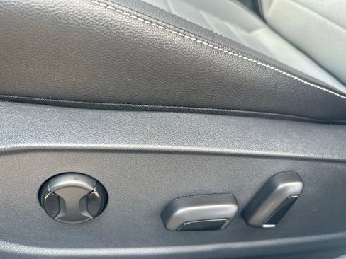 Used 2025 Volkswagen Jetta SE w/ Sunroof Package image 52