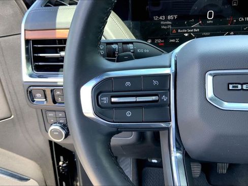 Used 2025 GMC Yukon Denali AWD/4WD image 11