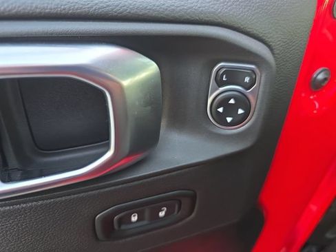 Used 2025 Jeep Wrangler Unlimited Sahara AWD/4WD image 12
