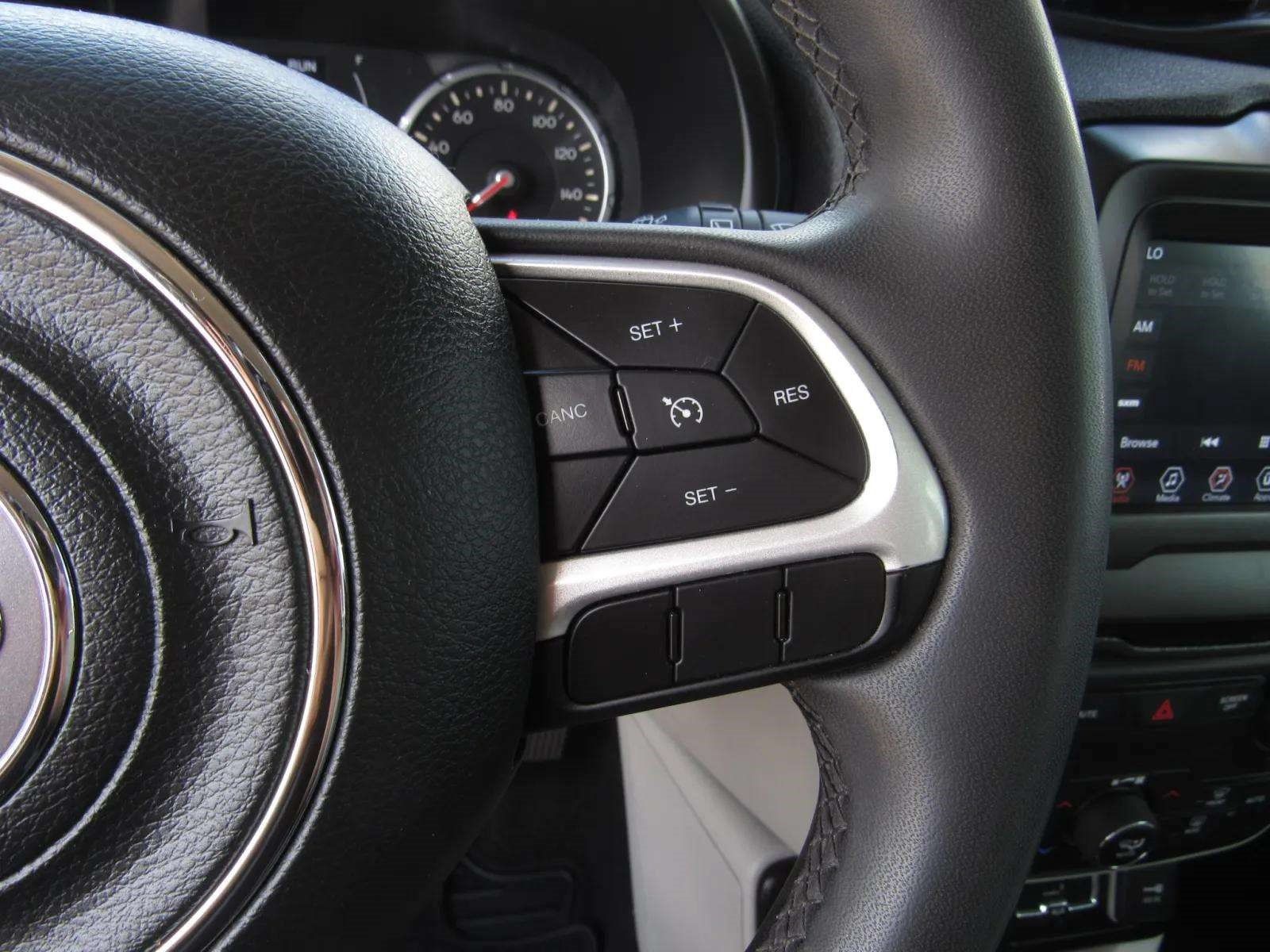 Used 2020 Jeep Renegade Latitude FWD image 24