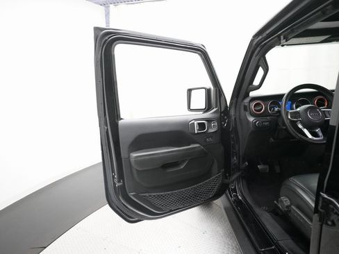 Used 2019 Jeep Wrangler Unlimited Sahara w/ Quick Order Package 24M Moab image 27