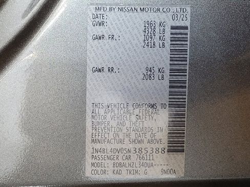 Used 2025 Nissan Altima 2.5 SV FWD image 33
