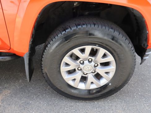 Used 2018 Toyota Tacoma SR5 image 39