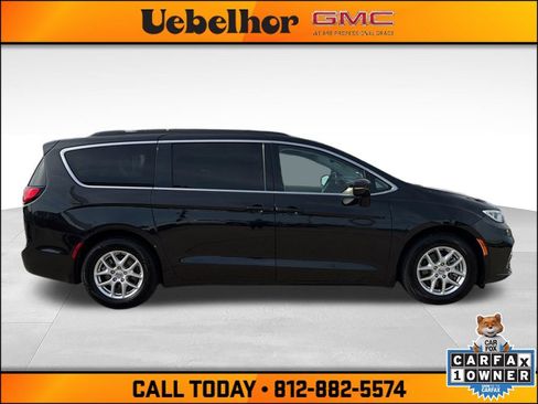 Used 2022 Chrysler Pacifica Touring-L FWD image 3