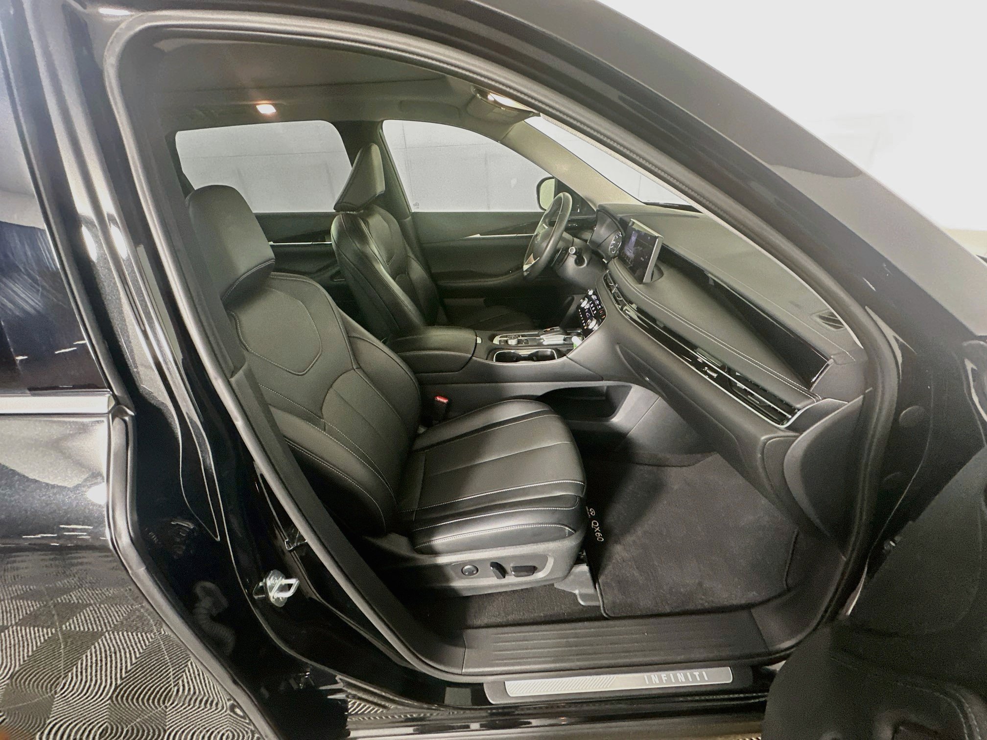 Used 2023 INFINITI QX60 Pure AWD/4WD image 32