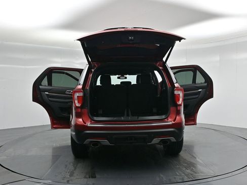 Certified 2018 Ford Explorer Limited w/ Ford Safe & Smart Package image 42