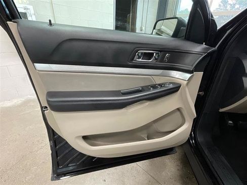 Used 2019 Ford Explorer FWD image 9