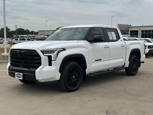 Used 2025 Toyota Tundra Limited AWD/4WD image 7