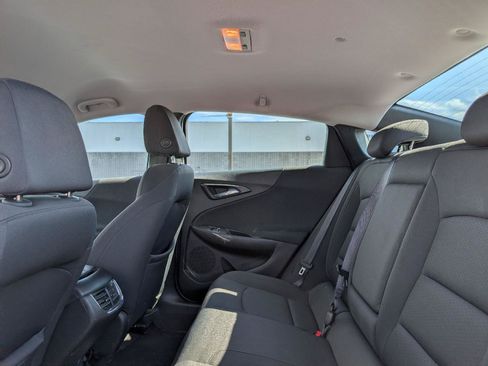 Used 2018 Chevrolet Malibu LT w/ Driver Confidence Package FWD image 9