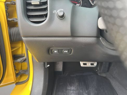 Used 2007 Chevrolet Corvette Coupe w/ Preferred Equipment Group image 21