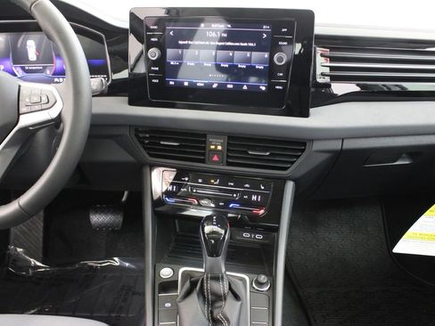 New 2026 Volkswagen Jetta SE FWD image 21