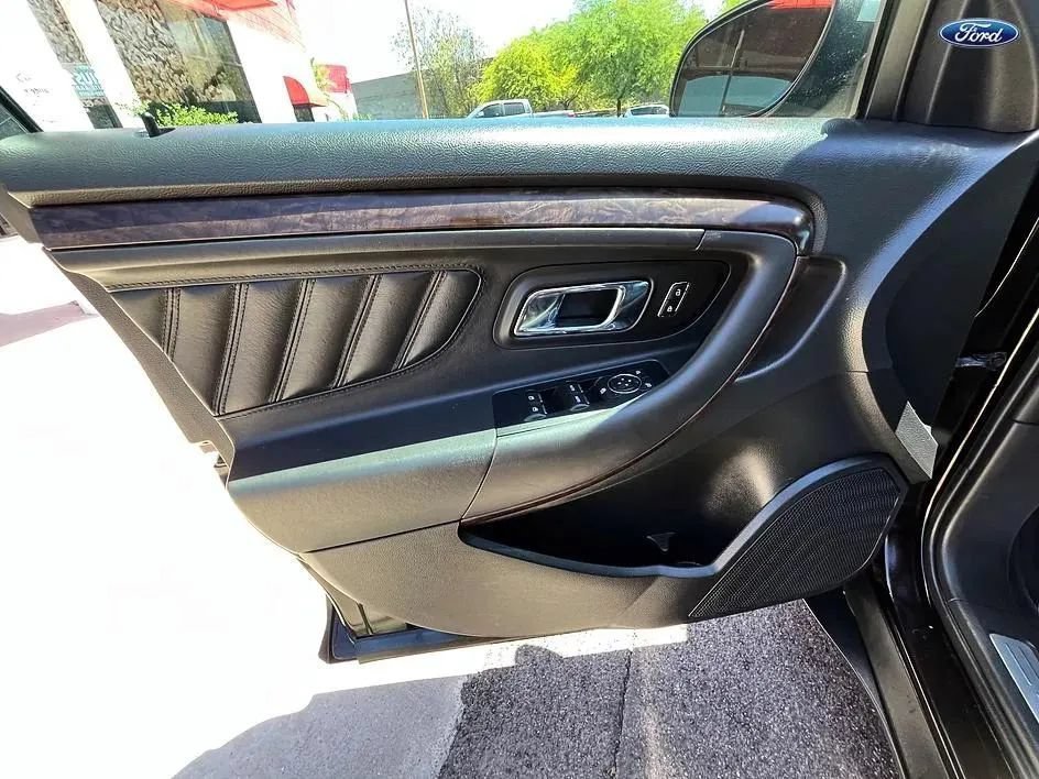 Used 2013 Ford Taurus Limited FWD image 10