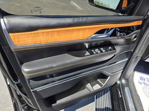 Used 2022 Jeep Grand Wagoneer Series III w/ Rear Seat Video Group 1 AWD/4WD image 31