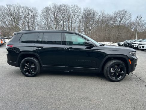 Used 2025 Jeep Grand Cherokee L Limited w/ Black Appearance Package image 3