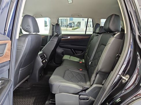 Used 2026 Volkswagen Atlas SE FWD image 13