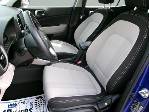 Used 2024 Hyundai Venue SEL image 14