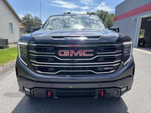 Used 2025 GMC Sierra 1500 AT4 w/ AT4 Premium Package AWD/4WD image 8