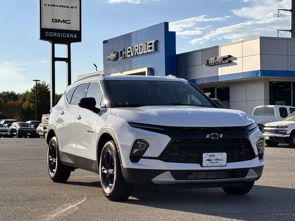New 2026 Chevrolet Blazer LT w/ Convenience Package FWD image 2