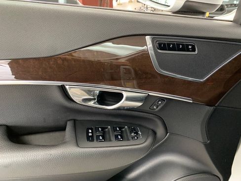 Used 2016 Volvo XC90 T6 Momentum w/ Momentum Plus Package AWD/4WD image 23