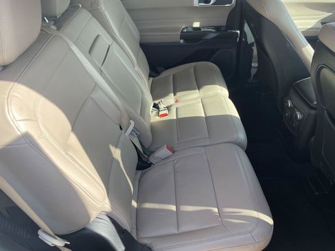 Used 2020 Ford Explorer XLT w/ Equipment Group 202A AWD/4WD image 28