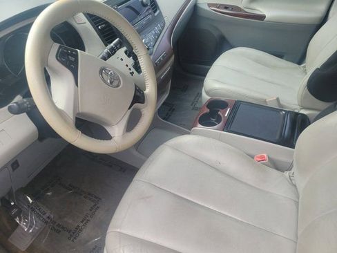 Used 2014 Toyota Sienna XLE FWD image 19