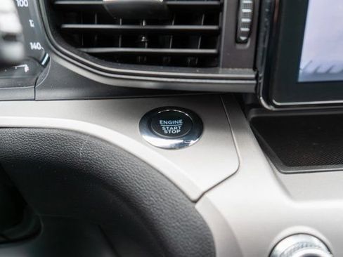 Used 2023 Ford Explorer XLT AWD/4WD image 25