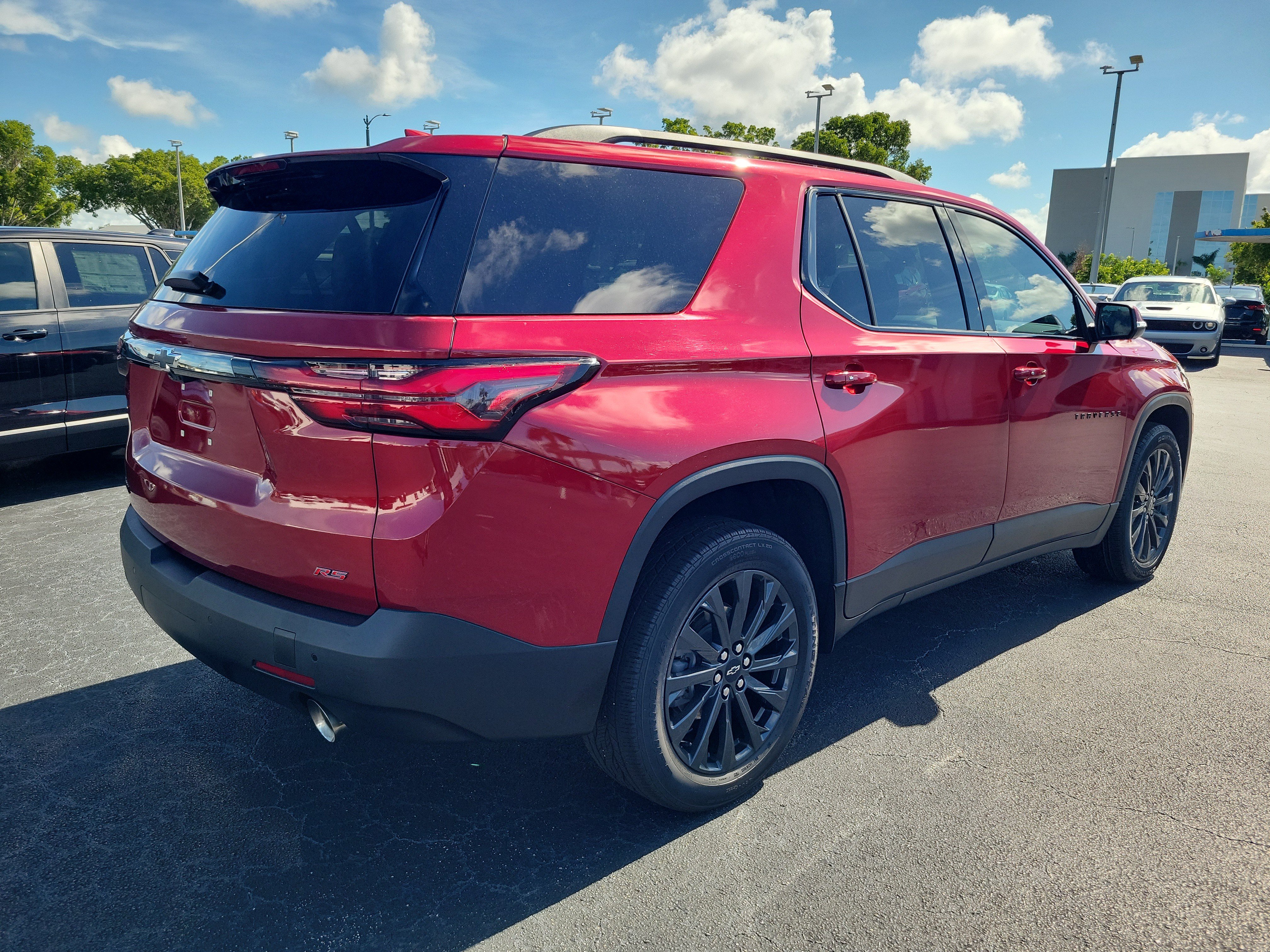 Used 2023 Chevrolet Traverse RS FWD image 4