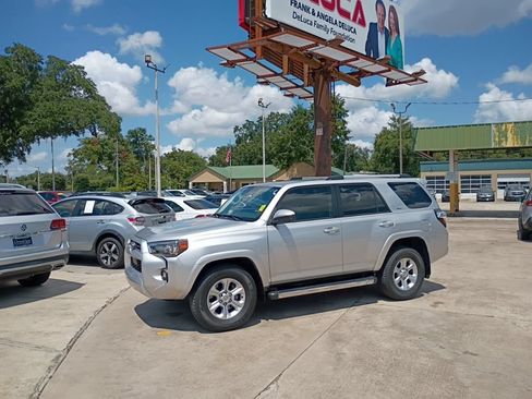 Used 2022 Toyota 4Runner SR5 RWD image 6