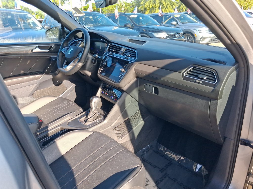 Certified 2023 Volkswagen Tiguan SE R-Line FWD image 22