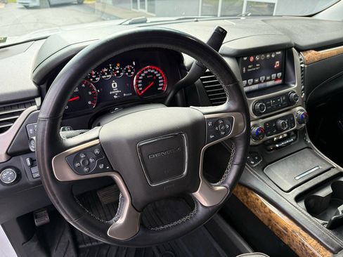 Used 2016 GMC Yukon XL Denali w/ Open Road Package AWD/4WD image 15